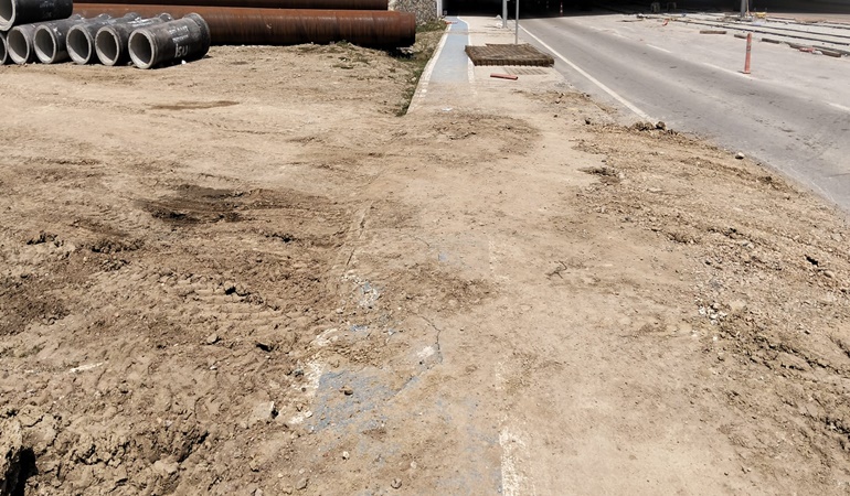 Bisiklet yolu çöktü!