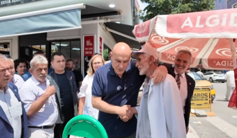 Borcunu ödeyebilmek için simit satan emekli