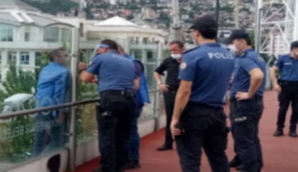 Borcunu ödeyemedi, Valilik karşısında intihara kalkıştı