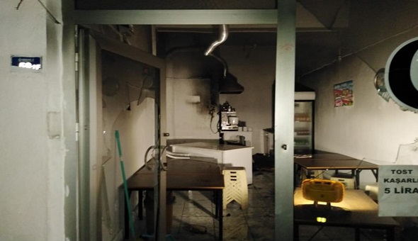 Boşanalım diyen eşinin çay ocağını ateşe verdi