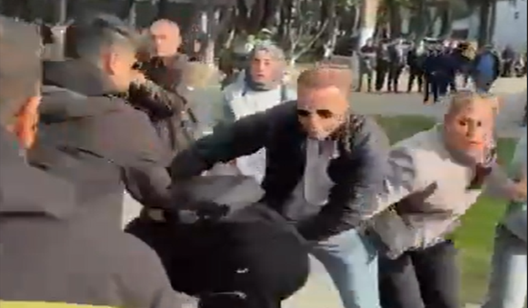 Böyle hoyratça davrananlarla demokratik anayasa mümkün mü?