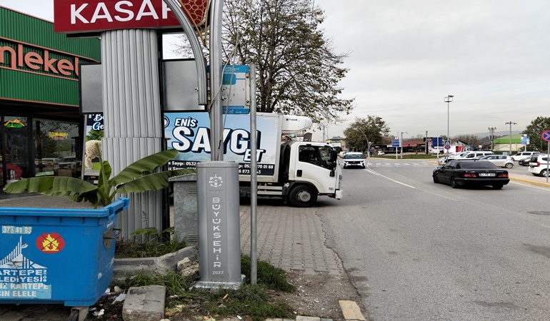 Böyle otobüs durağı olur mu?