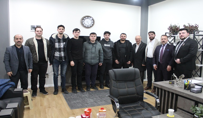 BTP adayları Gölcük’te gençlerle bir araya geldi