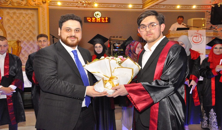 BTP lideri mezuniyet törenine katıldı