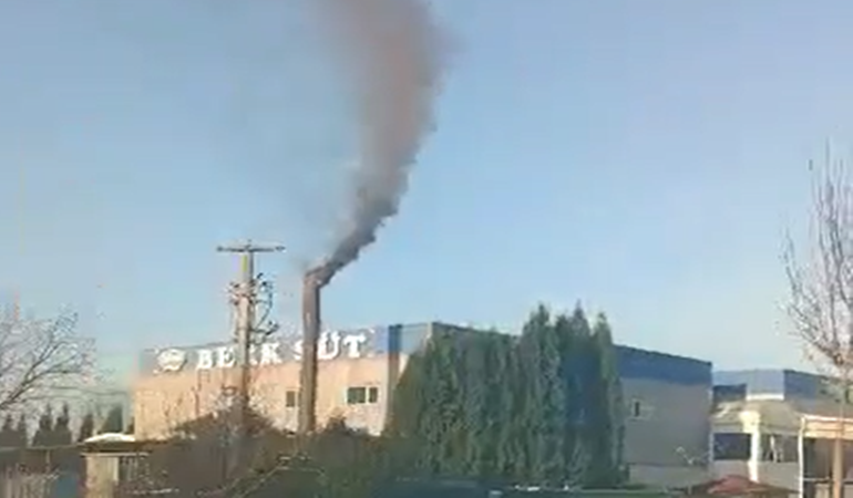 Bu bacadan çıkan dumanlar Kartepe’yi rahatsız ediyor