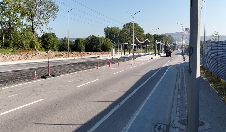 Bu dönel kavşakta önlen alınmazsa her an kaza olabilir