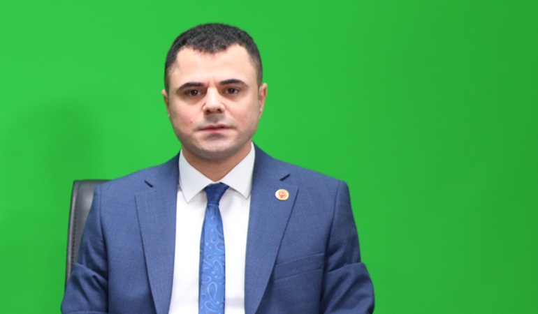 Bu duruma müsaade edenlerin kafasına yağsın bu taşlar