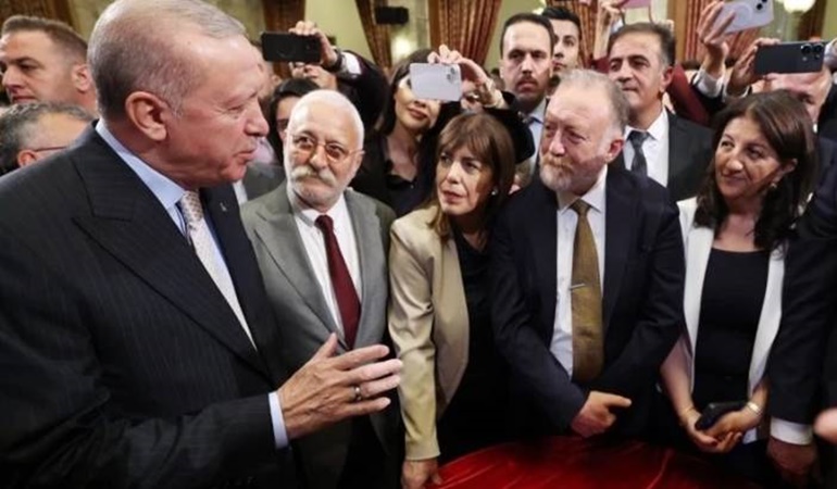 Bu görüntünün ardından soluğu PKK canisinin yanında aldılar!