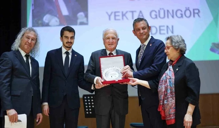 Bu kafanın yapacağı müfredattan hiçbir şey olmaz