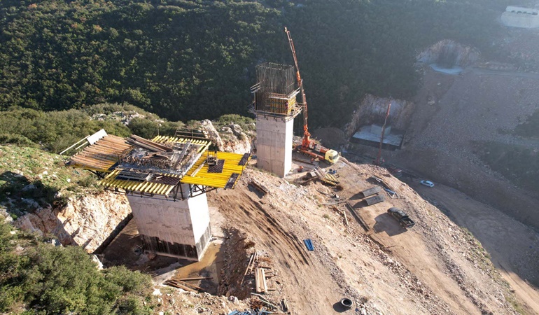 Bu köprü Dilovası Devlet Hastanesi’ne ulaşımı kolaylaştıracak 