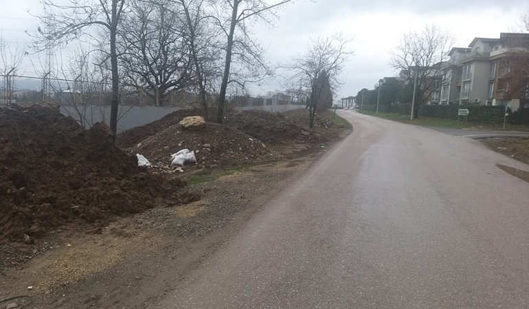 Bu moloz ve toprak yığınları ne zaman kaldırılacak?