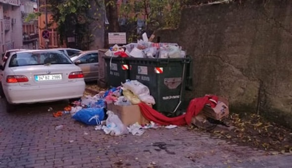 Bu ne hal böyle? Çöpler toplanmıyor mu?