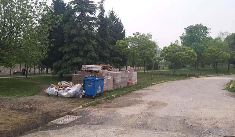 Bu parkın manzarası inşaat malzemesi!