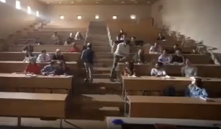 Bu rezilliğe kimse laf söylemeyecek mi?