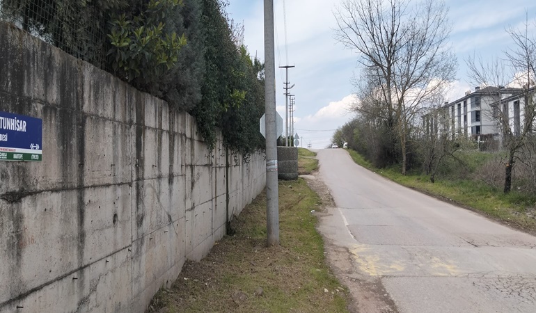 Bu yolda yayalar tehlikede!