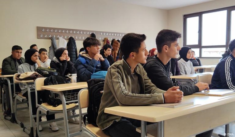Buna bilimsel eğitim sistemini yok etmeye çalışmak denir!