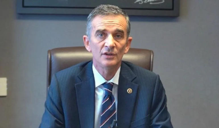 Buna siyasi döneklik denilmez mi?