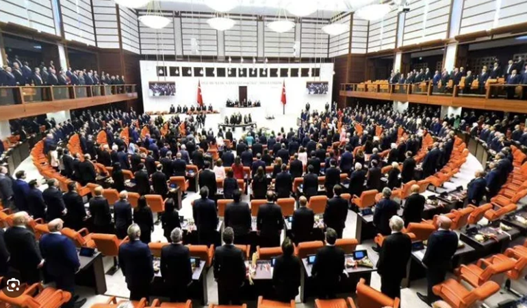 Bunu yapan vekillerin maaşı kesilecek!