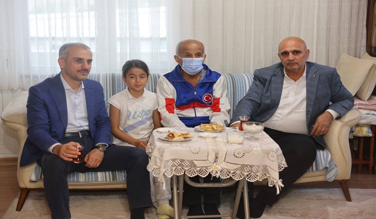 Bünyamin Çiftçi vatandaşlarla iç içe