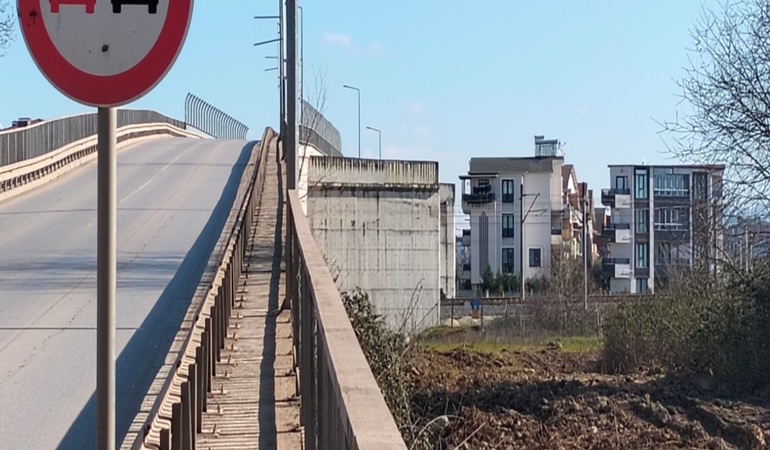 Buradan önce bakan yürüsün!