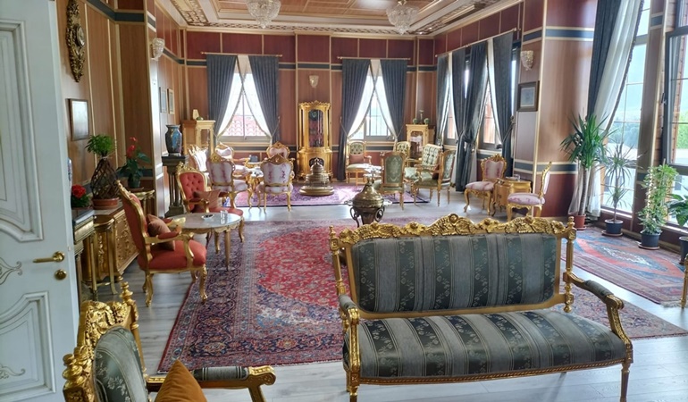 Burası Osmanlı sarayı değil, belediye binası