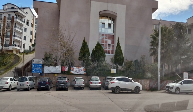 Buraya neden kaldırım yapılmıyor? 