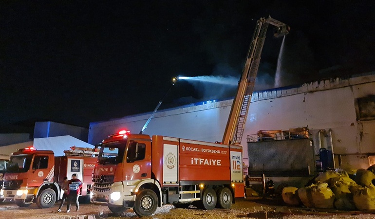 Bursa’daki tekstil fabrikası yangınına Kocaeli İtfaiyesinden müdahale