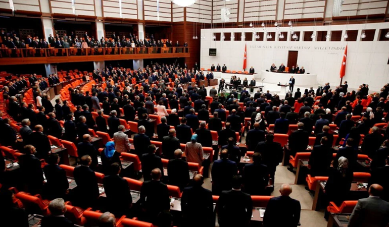 Bursların yetersizliği ile ilgili önerge reddedildi