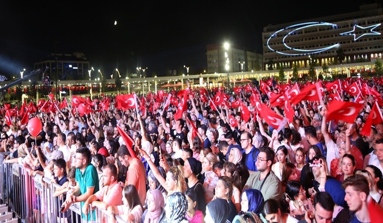 Büyük zafer çifte konserle taçlanacak