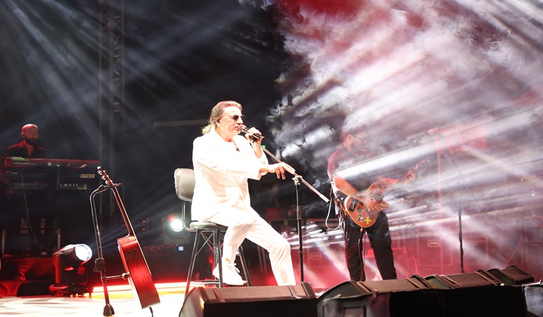 Derince’de konserli büyük zafer coşkusu!