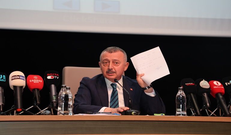 Büyükakın, 19 Mayıs’a saygısızlık ediyorsun diyerek müdahale etti