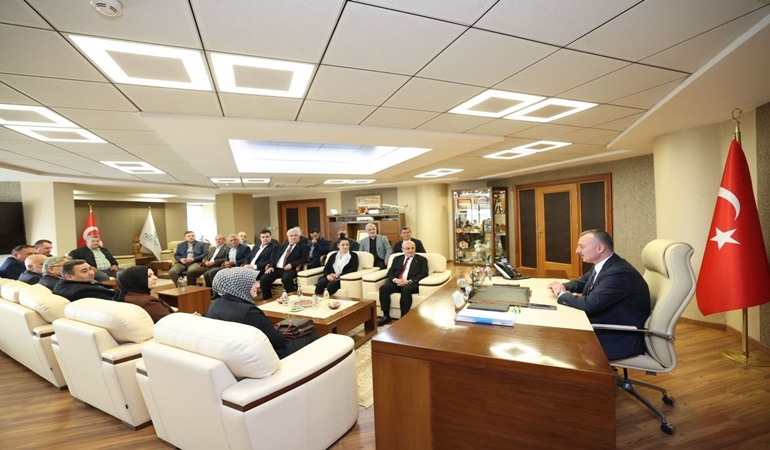 Büyükakın, AKP’nin yeni Kandıra yönetimini makamında ağırladı