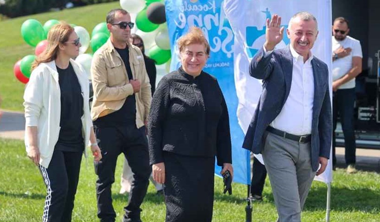Büyükakın çifti Seka Park’ta ailelerle buluştu