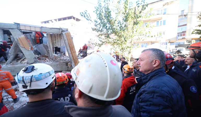 Büyükakın’dan yıkılan bina enkazındaki son durumla ilgili açıklama