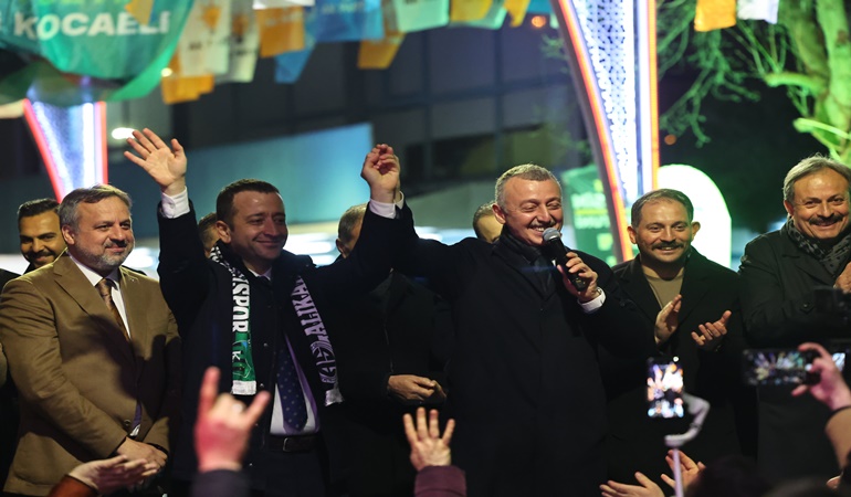 Büyükakın gece gündüz sahada 