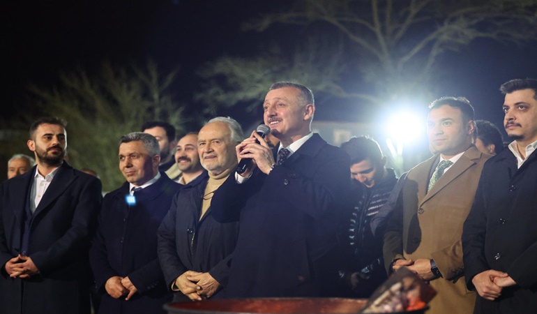 Büyükakın gençlerin coşkusuna ortak oldu