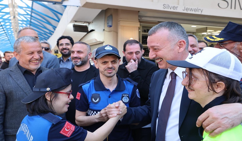 Büyükakın, özel bireylerin ilk iş gününde de yanlarındaydı