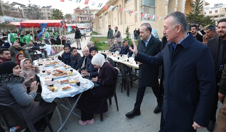 Büyükakın Suriye’de Haleplilere Erdoğan’ın selamlarını iletti