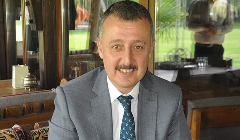 Büyükakın: Tiyatro, iç dünyamıza ışık tutar