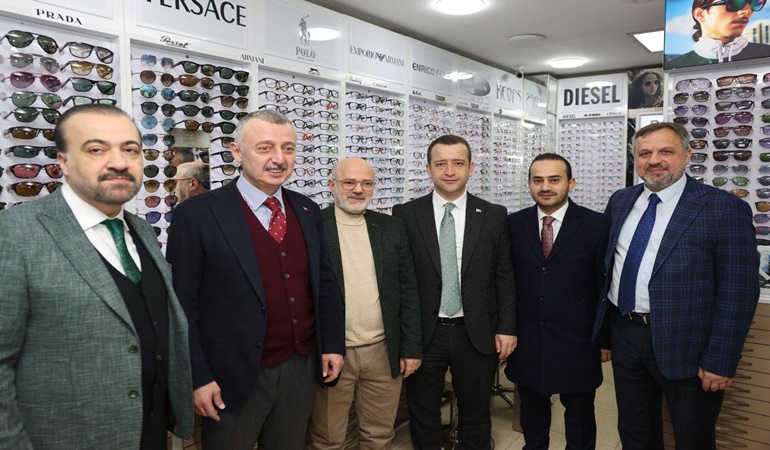 Büyükakın ve Tutuş Belsa sokağında esnafla buluştu