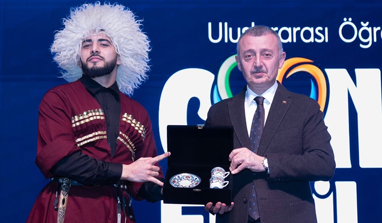 Büyükakın yabancı öğrencilere seslendi