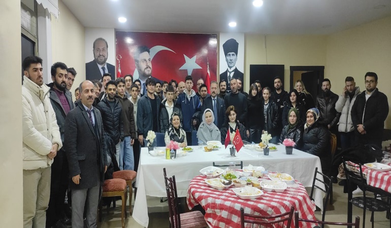 Büyükşehir adayı Can gençleri dinledi