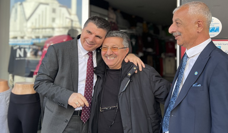 Büyükşehir adayı Gencay Yıldıztekin gece gündüz sahada!