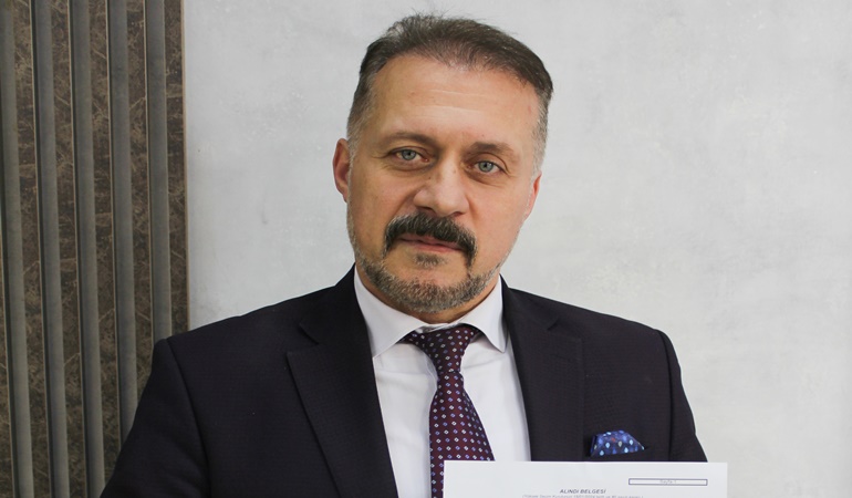 Büyükşehir adayı Muharrem Can YSK önünden vatandaşa seslendi