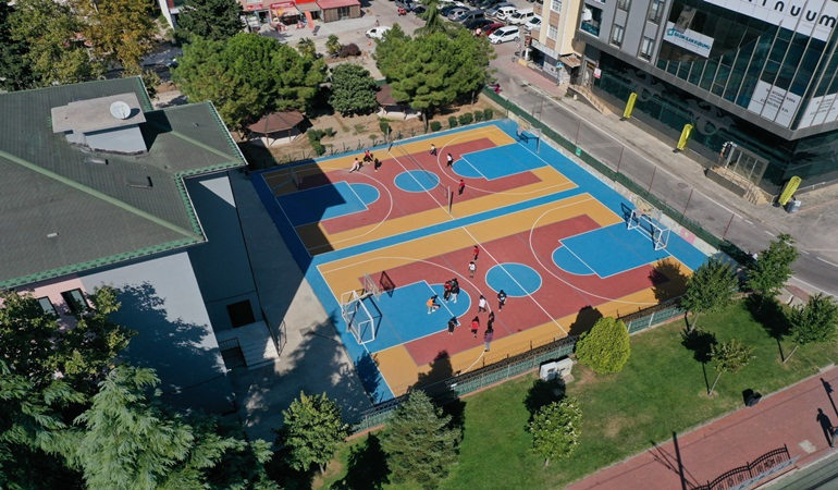 Büyükşehir’den 106 okula daha basketbol ve voleybol sahası