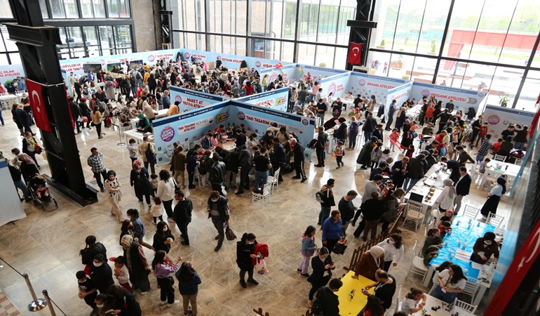 Büyükşehir’den çocuklara 23 Nisan’da Bi’Dünya eğlence