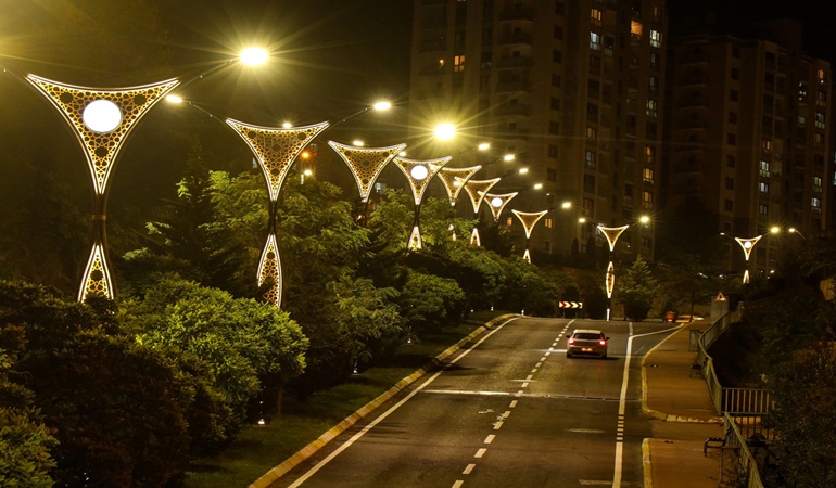 Büyükşehir geceyi gündüze çeviriyor