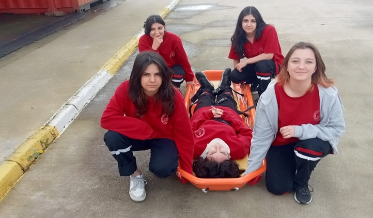 Büyükşehir geleceğin itfaiyecileri için okul gibi