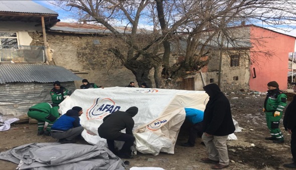 Büyükşehir’in deneyimli deprem ekibi Elazığ’da