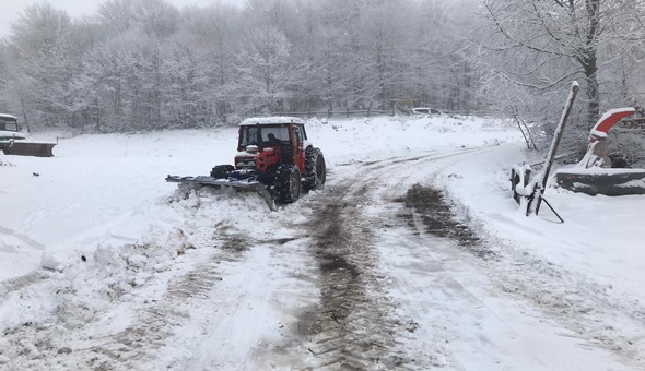 Büyükşehir’in ekipleri karla mücadele ediyor